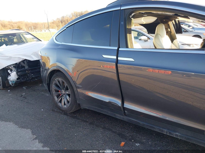 2018 Tesla Model X 100D/75D/P100D VIN: 5YJXCBE45JF089774 Lot: 44427022