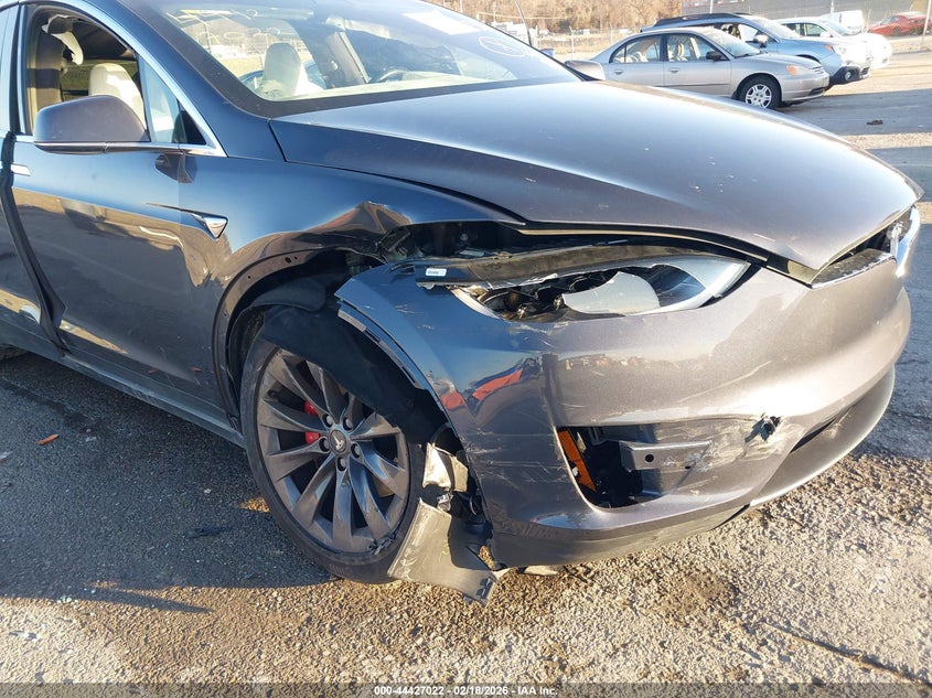 2018 Tesla Model X 100D/75D/P100D VIN: 5YJXCBE45JF089774 Lot: 44427022