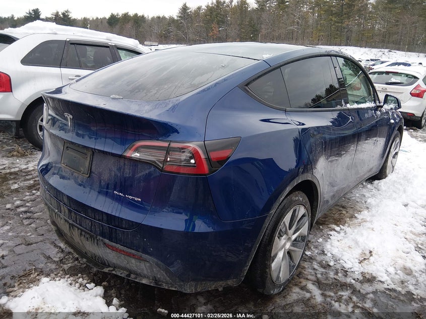 2022 Tesla Model Y Long Range Dual Motor All-Wheel Drive