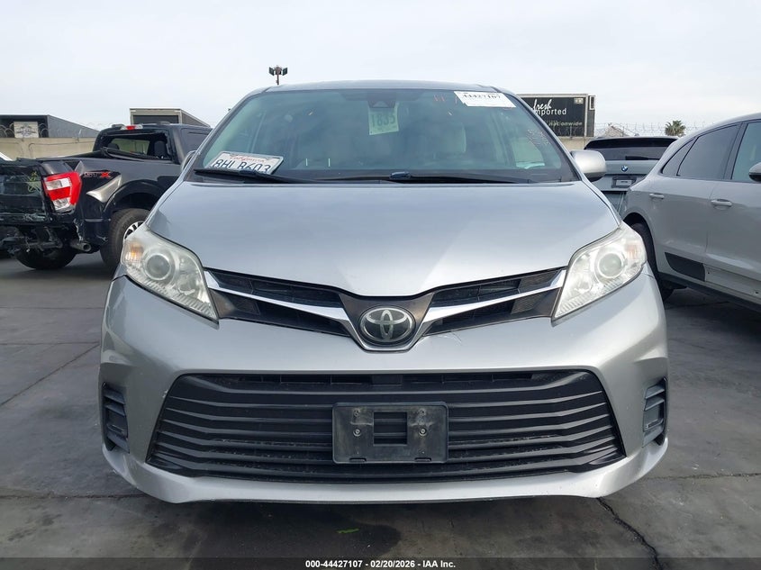 VIN 5TDKZ3DC9JS904335 2018 TOYOTA SIENNA LE 8 PASSENGER