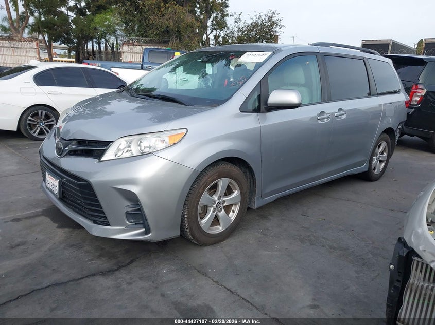 VIN 5TDKZ3DC9JS904335 2018 TOYOTA SIENNA LE 8 PASSENGER