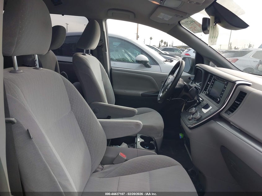 2018 Toyota Sienna Le 8 Passenger
