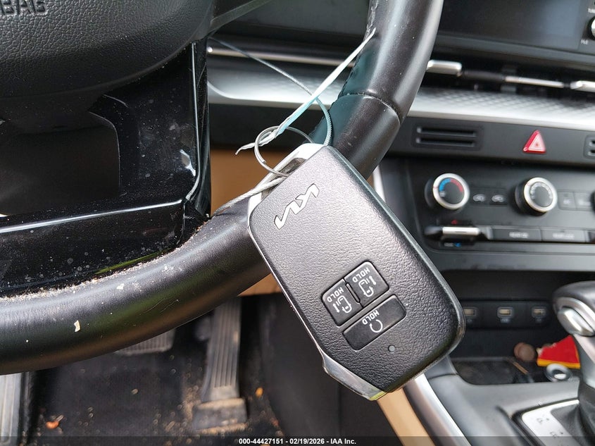 VIN KNDNB4H38P6252933 2023 KIA CARNIVAL MPV LX SEAT PACKAGE
