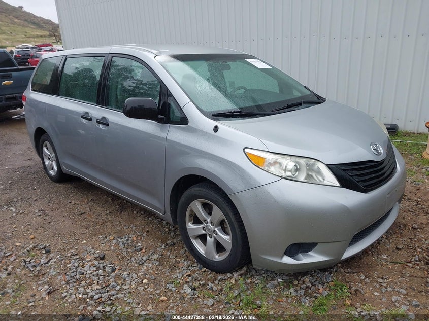2014 Toyota Sienna L V6 7 Passenger