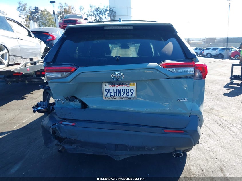 VIN 2T3C1RFV8NW219230 2022 TOYOTA RAV4 XLE PREMIUM