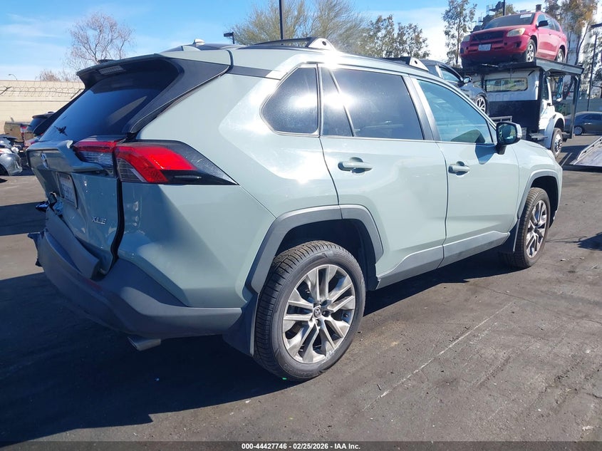 VIN 2T3C1RFV8NW219230 2022 TOYOTA RAV4 XLE PREMIUM