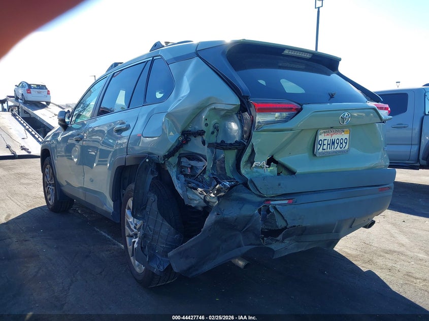 VIN 2T3C1RFV8NW219230 2022 TOYOTA RAV4 XLE PREMIUM