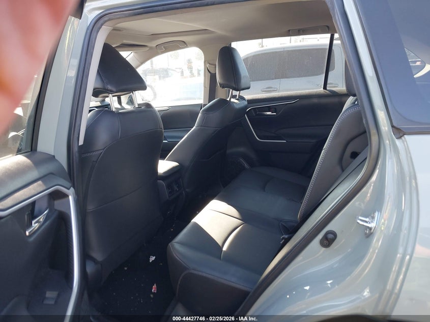 VIN 2T3C1RFV8NW219230 2022 TOYOTA RAV4 XLE PREMIUM
