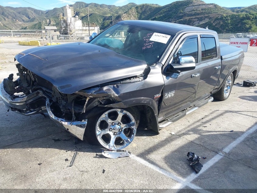 1C6RR7VT1HS764164 2017 Ram 1500 5.7 Ram Laramie 4X4 6'4 Box black