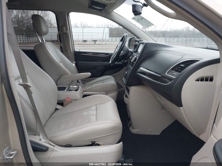 2013 Chrysler Town & Country Touring