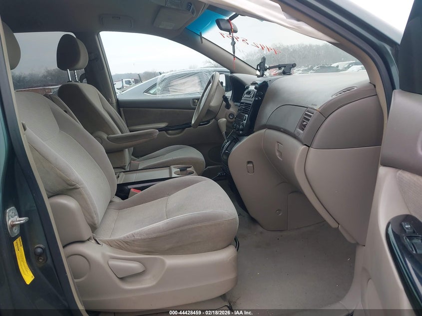 2004 Toyota Sienna Le