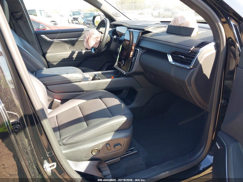 2024 GMC Acadia Fwd Elevation