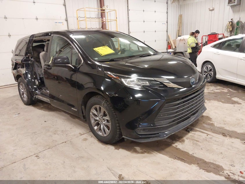 2021 Toyota Sienna Le