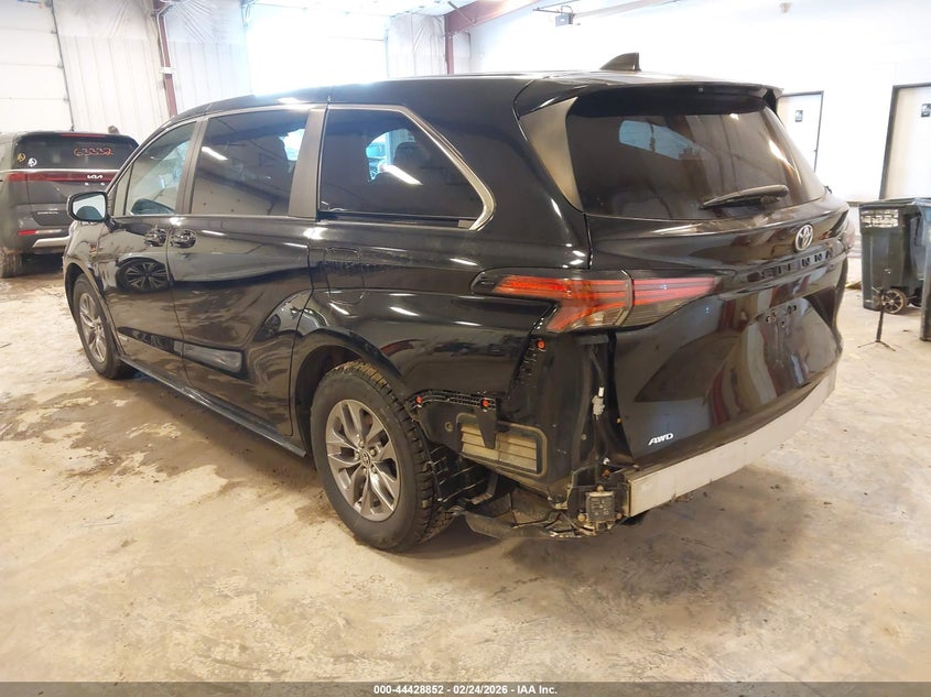 2021 Toyota Sienna Le