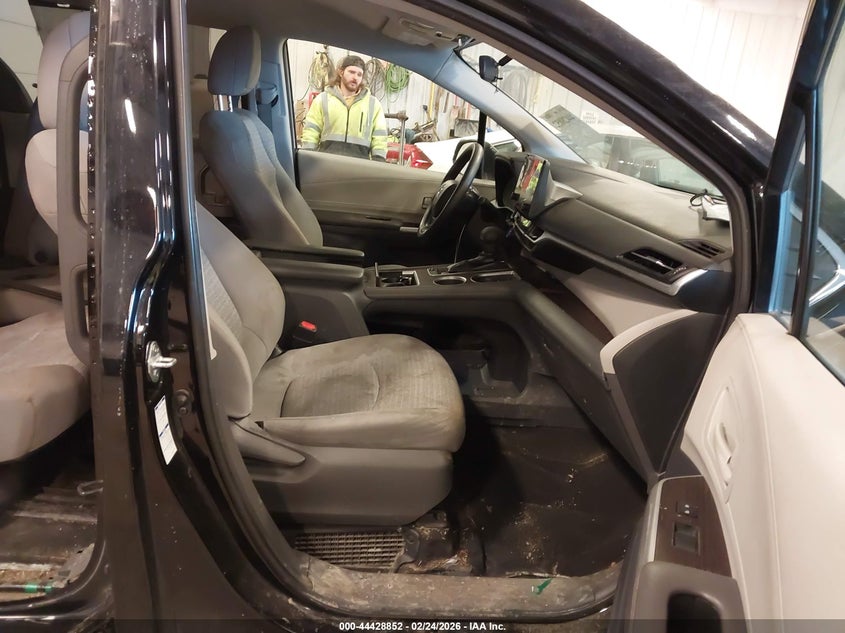 2021 Toyota Sienna Le