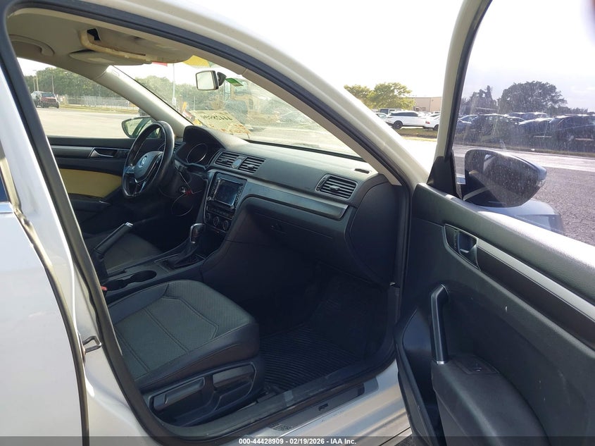 2017 Volkswagen Passat 1.8T R-Line