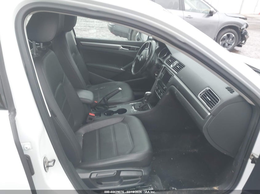 2017 Volkswagen Passat 1.8T R-Line