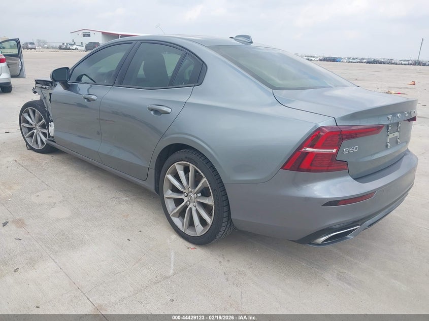 2021 Volvo S60 T5 Momentum