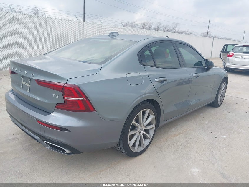 2021 Volvo S60 T5 Momentum