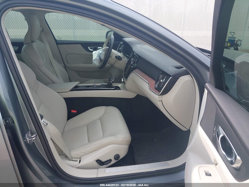 2021 Volvo S60 T5 Momentum