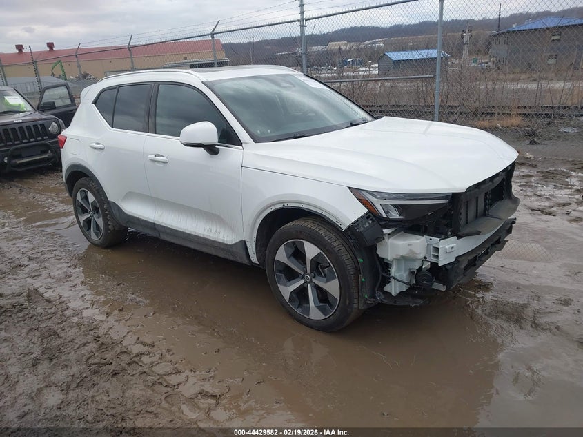 2024 Volvo Xc40 B5 Core Bright Theme