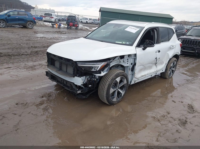 2024 Volvo Xc40 B5 Core Bright Theme