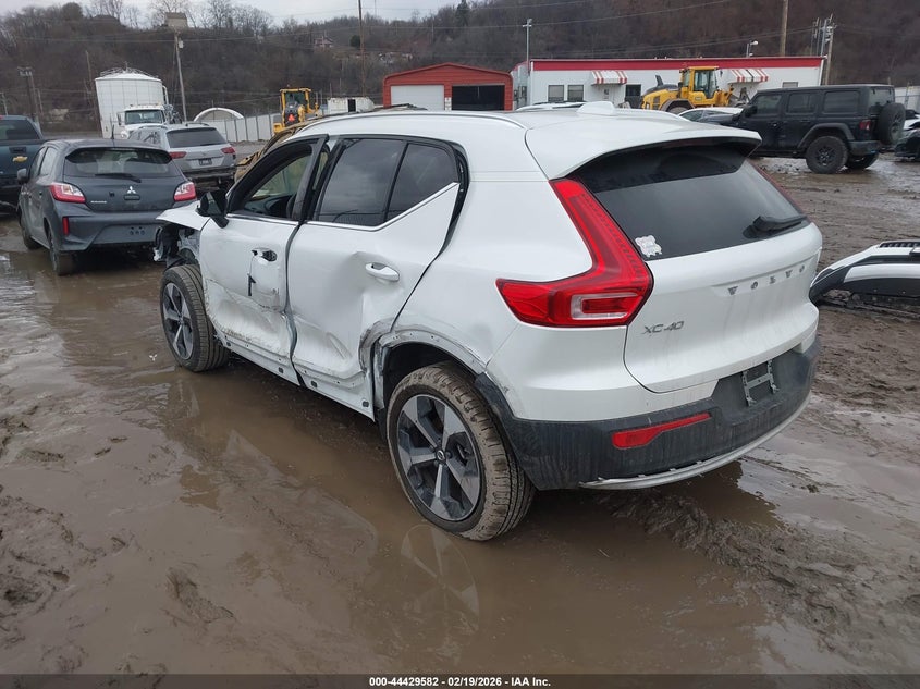 2024 Volvo Xc40 B5 Core Bright Theme