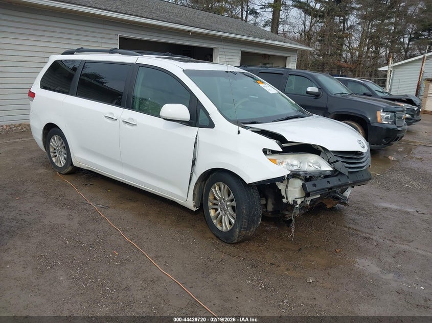 2013 Toyota Sienna Xle V6 8 Passenger