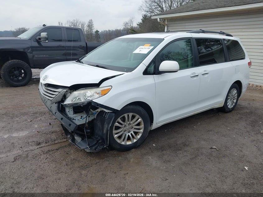 2013 Toyota Sienna Xle V6 8 Passenger