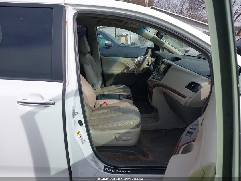 2013 Toyota Sienna Xle V6 8 Passenger