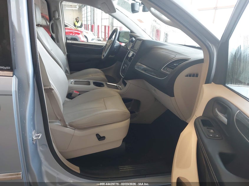 2013 Chrysler Town & Country Touring-L