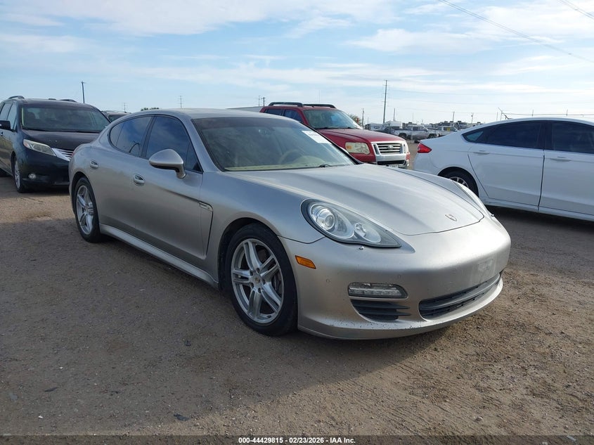 PORSCHE PANAMERA 4