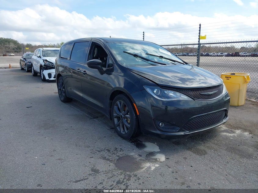 2018 Chrysler Pacifica Touring Plus