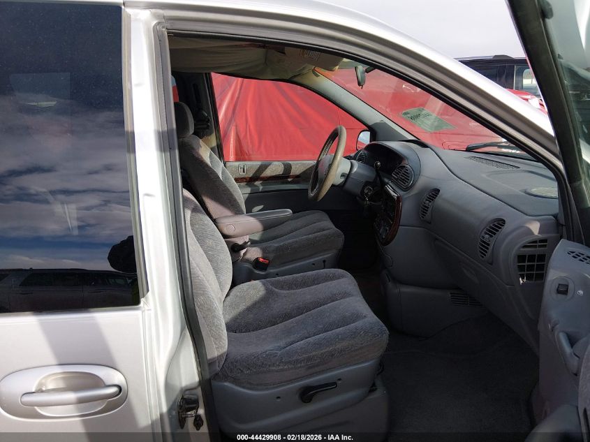 2000 Chrysler Town & Country Lxi