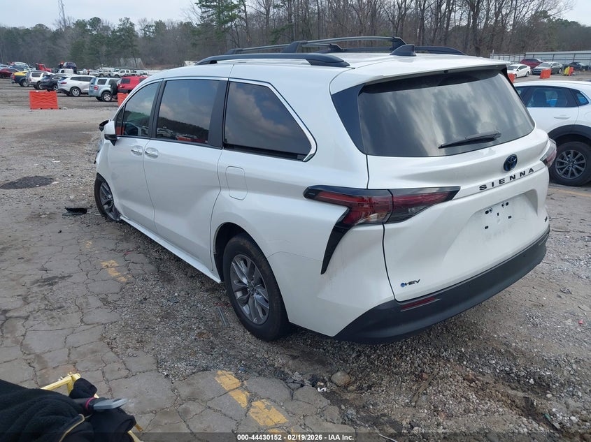 2025 Toyota Sienna Xle