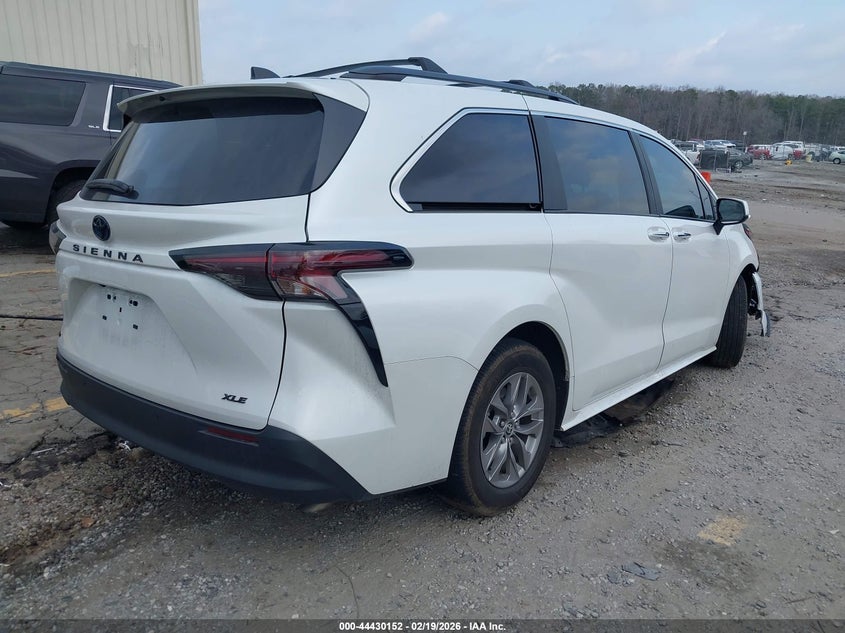 2025 Toyota Sienna Xle
