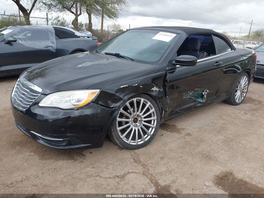 2013 Chrysler 200 Touring