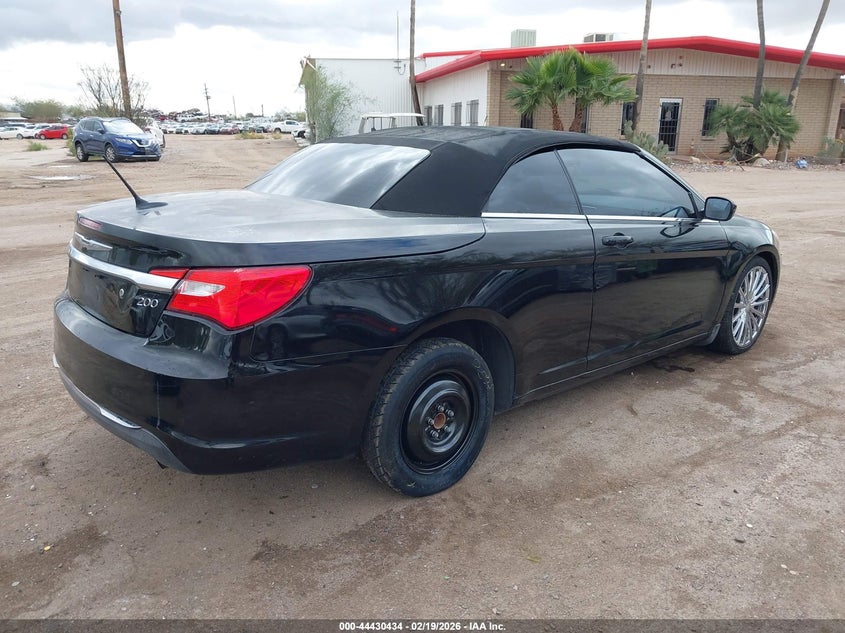 2013 Chrysler 200 Touring