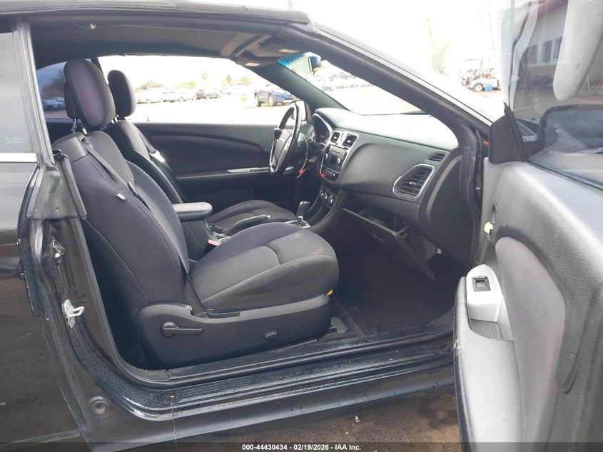 2013 Chrysler 200 Touring