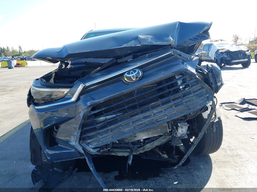 VIN 5TDAAAA53RS015572 2024 TOYOTA GRAND HIGHLANDER XLE