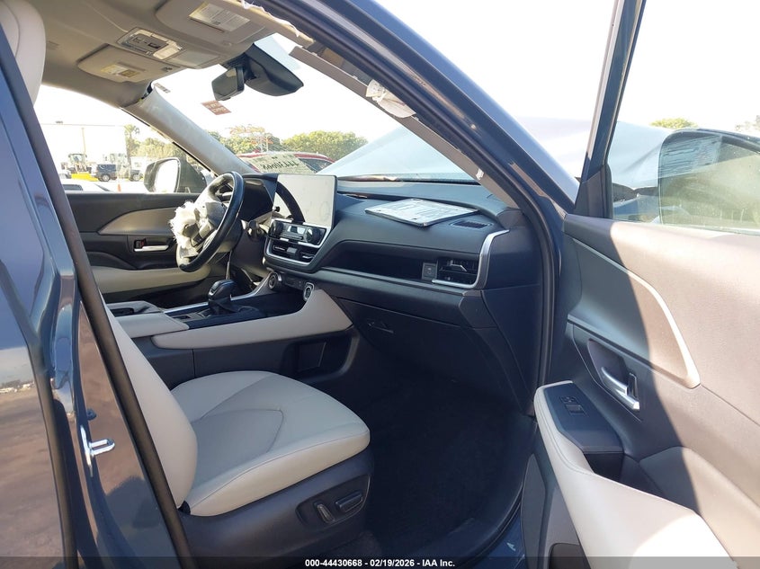 VIN 5TDAAAA53RS015572 2024 TOYOTA GRAND HIGHLANDER XLE