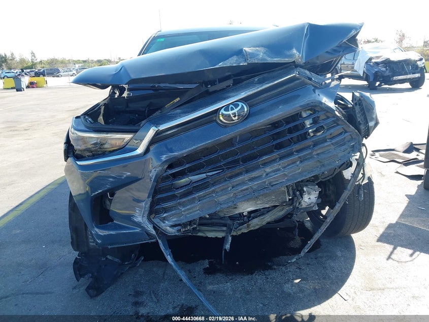 VIN 5TDAAAA53RS015572 2024 TOYOTA GRAND HIGHLANDER XLE