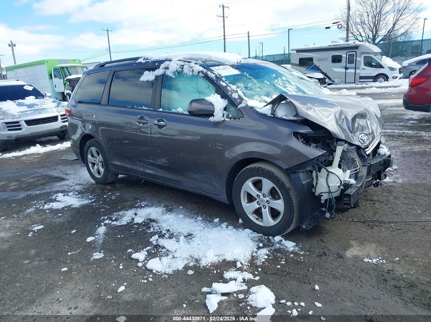 2015 Toyota Sienna Le 8 Passenger