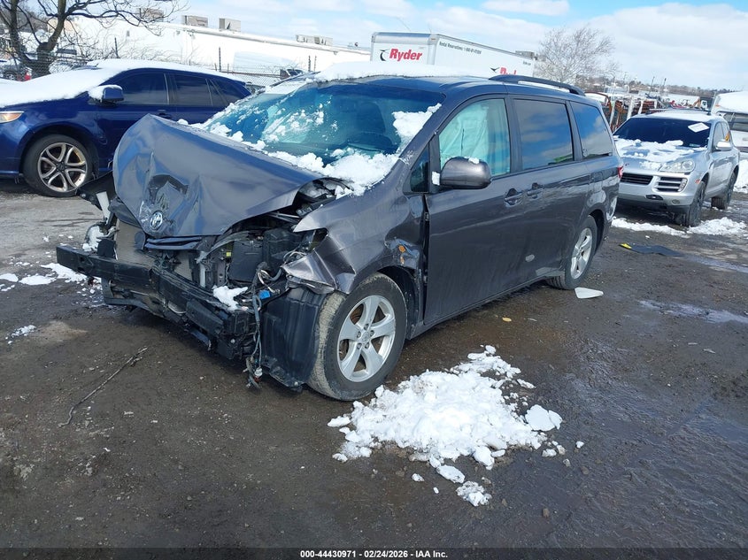 2015 Toyota Sienna Le 8 Passenger