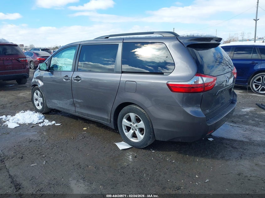 2015 Toyota Sienna Le 8 Passenger