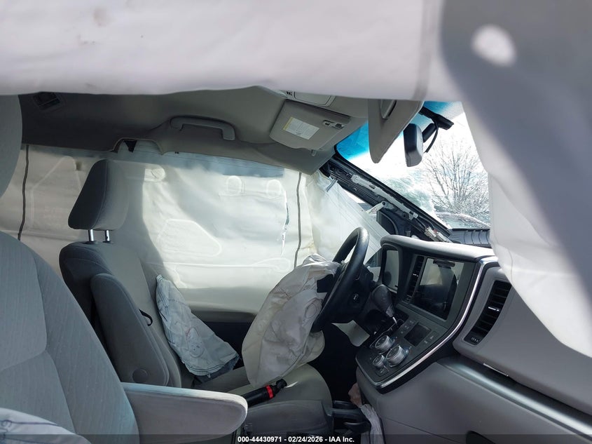 2015 Toyota Sienna Le 8 Passenger