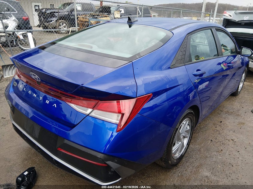 2025 Hyundai Elantra Se