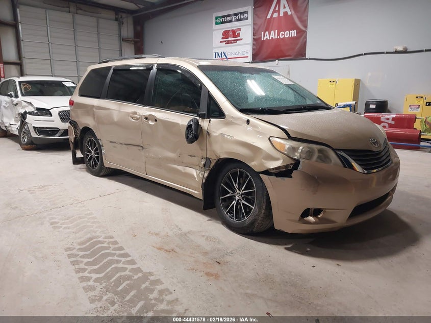 TOYOTA SIENNA XLE V6 8 PASSENGER