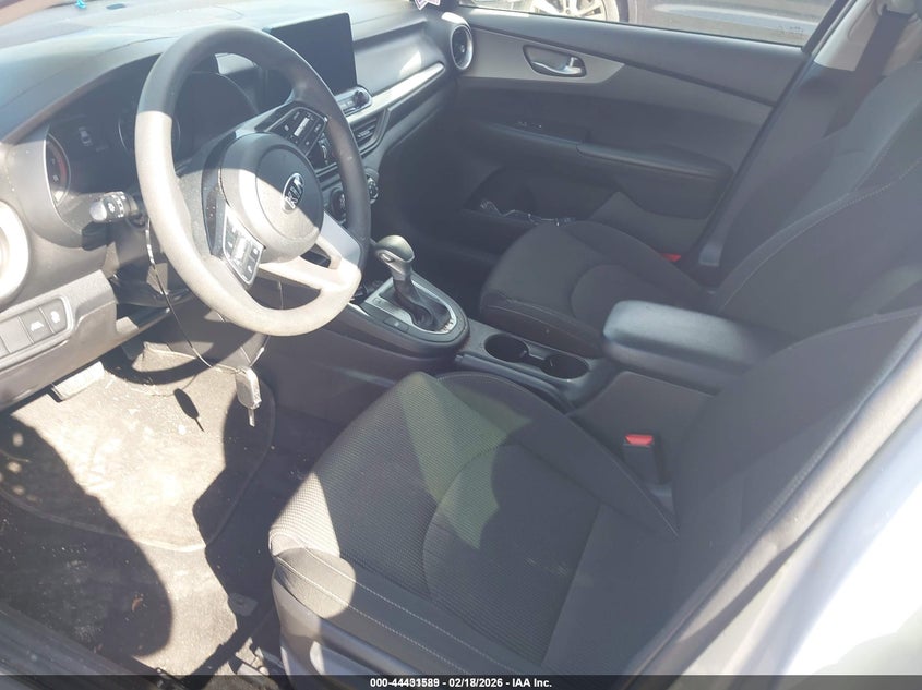 VIN 3KPF24AD0ME333678 2021 KIA FORTE LXS