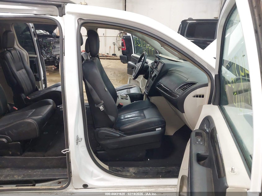 2014 Chrysler Town & Country Touring